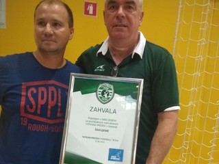 Pozorní hostia z Prešova plaketou hostiteľov prekvapili.