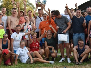 Volejbalisti pomáhali.