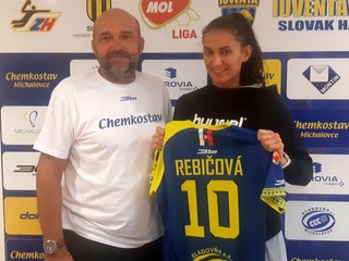 Marianna Rebičová s trénerom Petrom Dávidom. V Iuvente bude opäť nosiť dres s číslom 10.