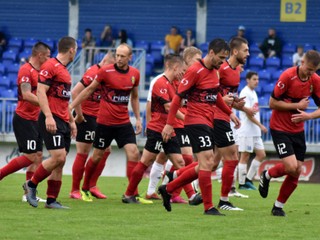 Humenskí futbalisti majú dôvod na radosť. Vládnu tretej lige a stále sú bez prehry.