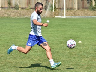 Káder Michaloviec pred pár dňami vystužil 25-ročný pravý obranca Dimitrios Siopis.