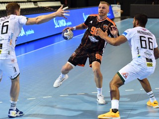 V prešovskej Tatran handball arene sa v najbližších dňoch bude meniť hrací povrch.