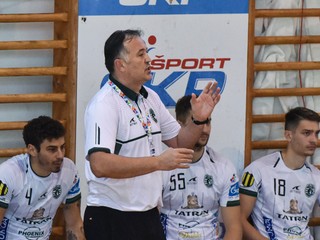 Tréner Slavko Goluža so svojimi zverencami si na mená súperov v EHL ešte musí počkať.