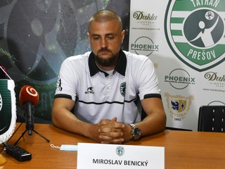 Miroslav Benický komunikuje s regionálnym úradom verejného zdravotníctva.