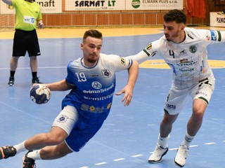 Zľava Tomáš Bogár zo Šale a Pedro Pacheco z Prešova.