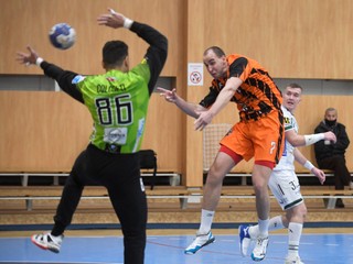 Jakub Dani z HK Košice strieľa na prešovského brankára Viniciosu Colodetiho.