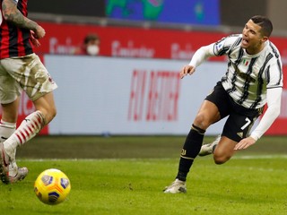 Cristiano Ronaldo v zápase AC Miláno - Juventus.