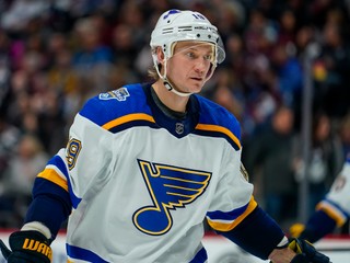Jay Bouwmeester v drese St. Louis Blues.