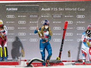 Mikaela Shiffrinová vyhrala slalom vo Flachau.