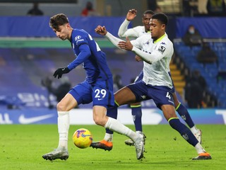 Kai Havertz (vľavo) v drese Chelsea FC.