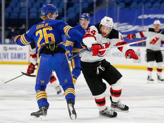 Momentka zo zápasu Buffalo Sabres - New Jersey Devils.