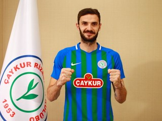 Slovenský reprezentant Erik Sabo v drese tureckého klubu Caykur Rizespor.