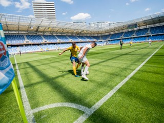 Futbalová liga sa hrala bez divákov prakticky  od marca.