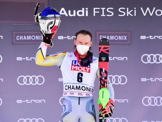 Nórsky lyžiar Henrik Kristoffersen sa teší z víťazstva.