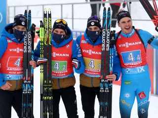 Antonin Guigonnat, Quentin Fillon Maillet, Simon Desthieux a Emilien Jacquelin.