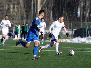 Erik Jendrišek ako kapitán FC Nitra v prípravnom zápase.