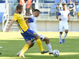 Milan Ristovski (v strede) v drese FC Nitra.