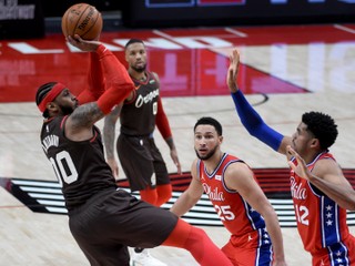 Carmelo Anthony (vľavo).