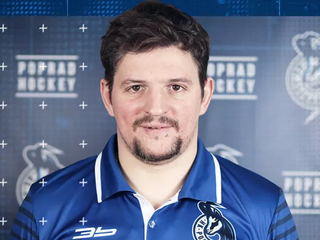 Ruský obranca Ivan Višnevskij v drese HK Poprad.