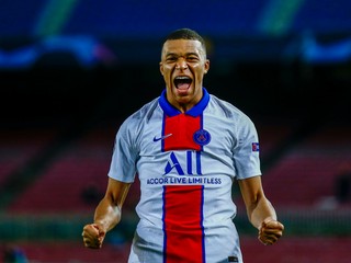 Kylian Mbappé strelil Barcelone hetrik.