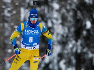 Švédsky biatlonista Martin Ponsiluoma získal zlatú medailu.