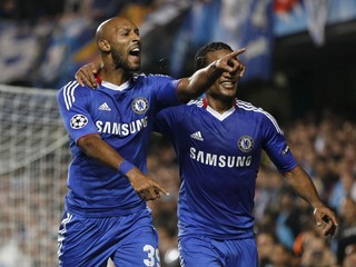 Nicolas Anelka (vľavo) v drese Chelsea FC.