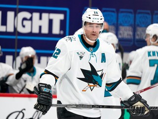 Kanadský útočník Patrick Marleau v drese San Jose Sharks.