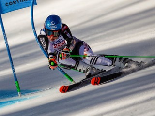 Petra Vlhová v obrovskom slalome na MS v Cortine 2021.