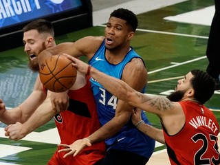 Zápas Milwaukee - Toronto.