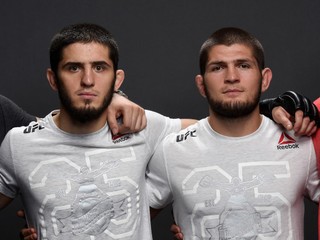 Islam Makhachev a Khabib Nurmagomedov.