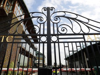 Vstupná brána od hlavného štadióna na Wimbledone.