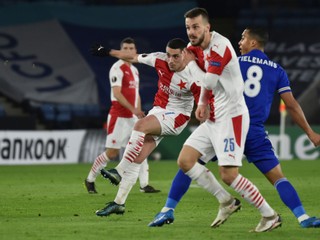 Jakub Hromada (v popredí) v zápase Európskej ligy Leicester City - Slavia Praha.