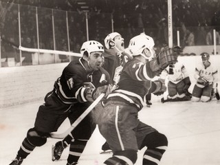Josef Černý, Jozef Golonka a Jan Suchý v eufórii po góle v zápase proti Sovietskemu zväzu na MS 1969 (2:0).