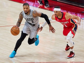 Damian Lillard (vľavo).