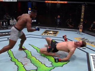 Francis Ngannou nedal šampiónovi žiadnu šancu.