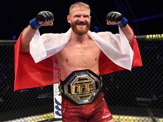 UFC 259: Pokus o zápis do histórie nevyšiel, v ceste stál Blachowicz