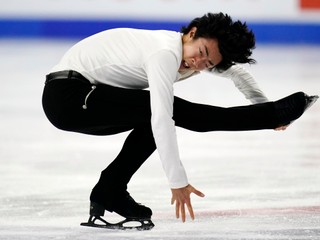 Medzi mužmi obhajuje titul Nathan Chen z USA.
