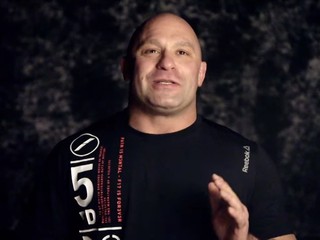 Do Conora sa vo veľkom pustil bývalý šampión Matt Serra