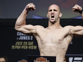 Volkan Oezdemir zrejme bude bojovať o titul aj napriek jeho problémom so zákonom