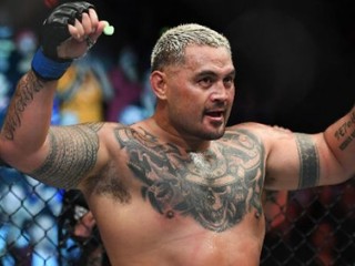 Mark Hunt prešiel lekárskymi testami, jeho manažér navrhuje odvetu s Werdumom