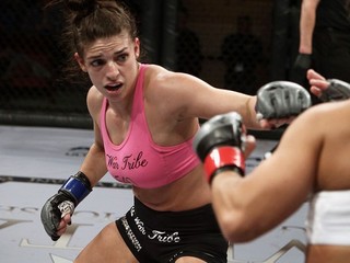 Invicta 26: Mackenzie Dern stále bez porážky, Maia obhájila titul proti Age Niedzwiedz