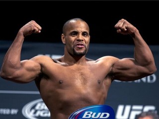 Daniel Cormier: Bojovať o opasok ťažkej váhy, by bola najúžasnejšia vec na svete