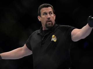 John McCarthy sa stal novým komentátorom Bellatoru, a tak ustupuje od práce rozhodcu