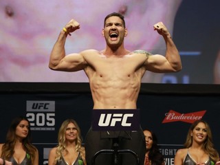 Chris Weidman sa stále doliečuje zo zranenia, no už začína myslieť na návrat