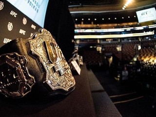 Ferguson vs Nurmagomedov o právoplatný prozatímní titul?