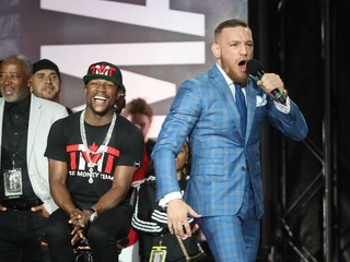 Conor McGregor reaguje na videá Floyda Mayweathera v klietke