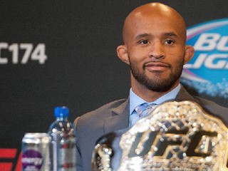 Šampión Demetrious Johnson: „Mal by som byť bližšie ku miliónovému platu Conora McGregora“