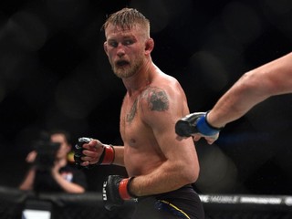 Alexander Gustafsson varuje Rockholda