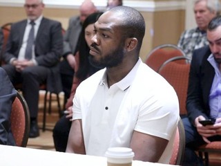 Kalifornská komisia Jonesovi udelila vysokú pokutu a odobrala jeho licenciu, no o dĺžke trestu rozhodne až USADA