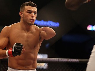Jednoruký bojovník Nick Newell sa po dvoch rokoch vracia do akcie a stále sníva o debute v UFC
